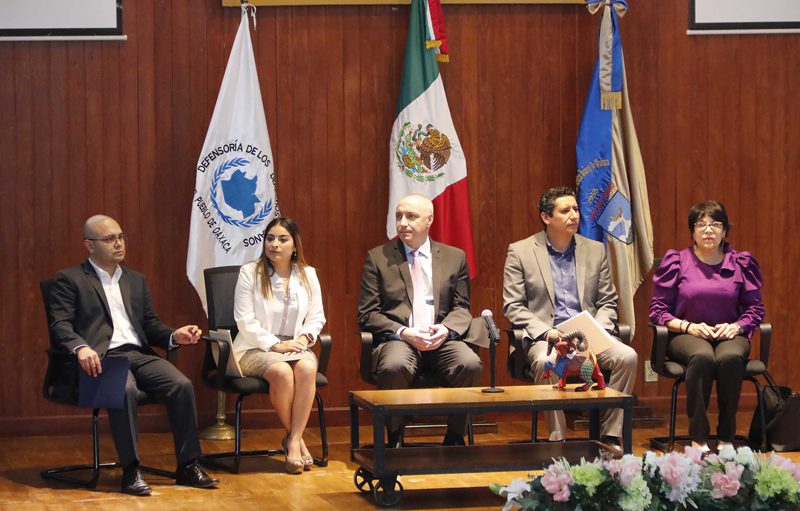 La actividad organizada por la Defensoría de los Derechos Universitarios (DDU) en coordinación con la FDCS y la Defensoría de los Derechos Humanos del Pueblo de Oaxaca (DDHPO).