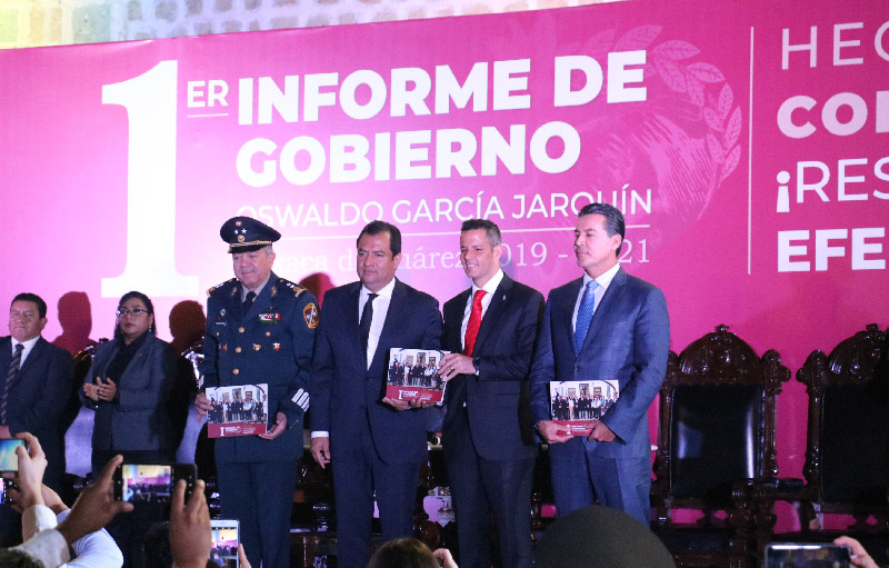 “este no es el informe de una persona, o de un funcionario, este es el informe de un cuerpo colegiado, el cabildo y un equipo de trabajo administrativo, que juntos conformamos para bien de nuestro municipio.