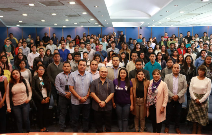 Estudiantes y docentes participaron en la conferencia “Violencia Digital”.