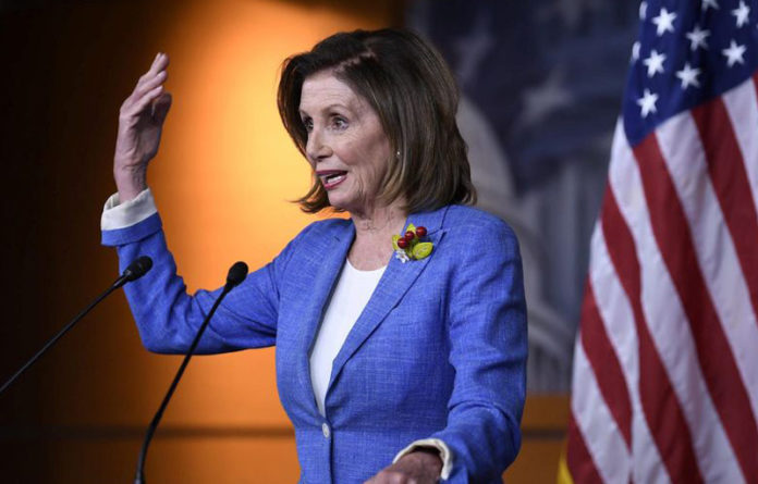 Nancy Pelosi, se negó a decir cuándo enviará al Senado los cargos para un juicio político y creó confusión al no declarar siquiera si tiene intención de hacerlo.