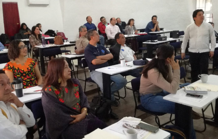 En las instalaciones el Centro Interdisciplinario de Investigación para el Desarrollo Integral Regional Unidad Oaxaca (CIIDIR), asistieron docentes del Instituto Tecnológico del Valle de Oaxaca (ITVO), del Instituto Mexicano de Tecnología del Agua (IMTA) y personal de SEMARNAT Oaxaca.