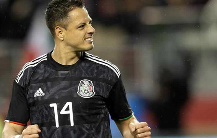 El Angeles Galaxy fichó al delantero mexicano Javier ‘Chicharito’ Hernández, procedente del Sevilla, y se convertirá en el futbolista mejor pagado de la Major League Soccer, informó ‘Sports Illustrated’.