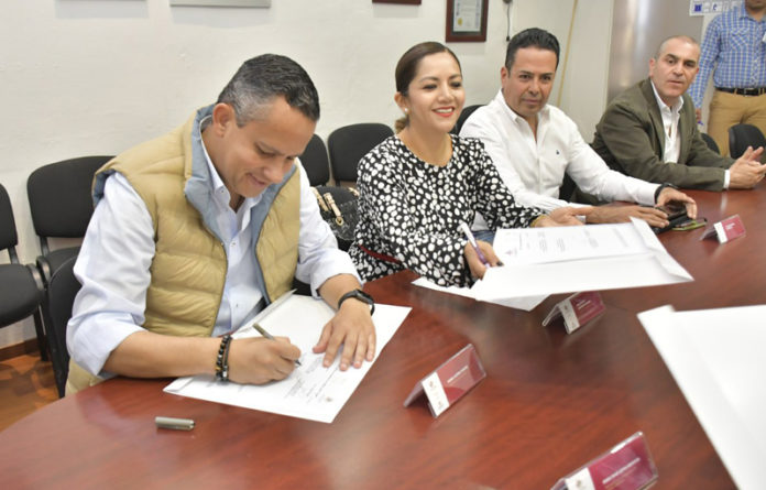 Signan convenio de ayuda para emprender programas, proyectos y acciones para el fortalecimiento del desarrollo integral y sustentable de Oaxaca de Juárez.