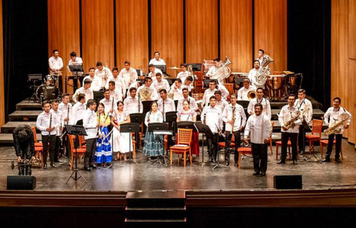 La partitura, realizada para la inauguración del Festival Internacional Lille en Francia, fue tocada por primera vez en Oaxaca y en Los Pinos.