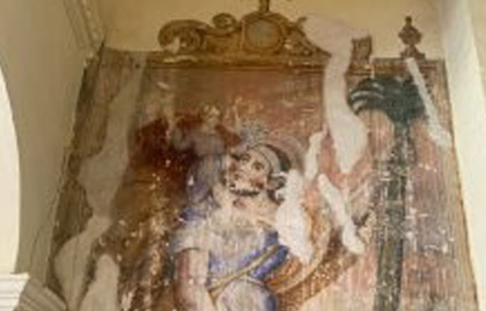 De estilo barroco, cuenta con una importante pintura mural, una capilla lateral, dos pulpitos, y en todo el inmueble se aprecia la riqueza de sus pinturas al óleo y esculturas, además de un retablo neoclásico.