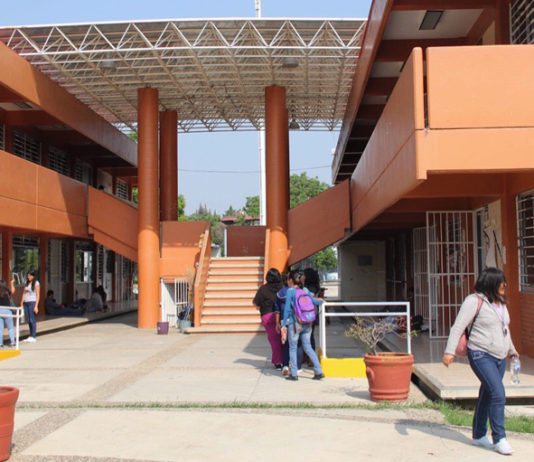 La Facultad de Idiomas de la Universidad Autónoma “Benito Juárez” de Oaxaca (FI-UABJO), ofrece la Maestría en Traducción e Interpretación de Lenguas Indígenas.