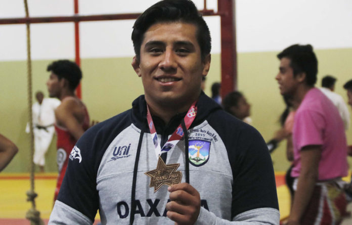 Abraham Pazos Vásquez, estudiante de la UABJO, obtuvo la medalla de bronce en Lucha Olímpica, en el “Grand Prix Todos Estrellas 2019”, en la categoría de 70 kilos.