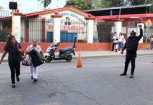 Detalló que desde las 6:00 horas, las y los agentes resguardarán las vialidades en 38 planteles escolares ubicados en la capital oaxaqueña.