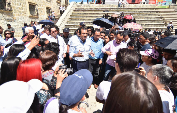 El munícipe atendió personalmente planteamientos de autoridades escolares, padres de familia y estudiantes de instituciones educativas del norte de la ciudad.