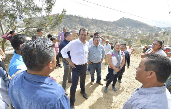 En recorrido de trabajo, el agente municipal de Santa Rosa Panzacola, Ricardo Ramírez Pérez, reconoció la inversión superior a 20 millones de pesos que el edil capitalino ha destinado para obra pública en la demarcación.