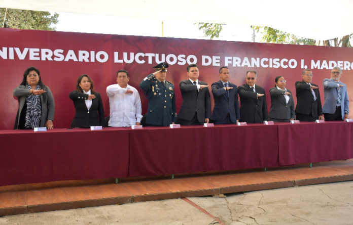 Con guardia de honor y depósito de ofrenda floral, el funcionariado municipal, estatal y federal rindió homenaje al apóstol de la democracia.