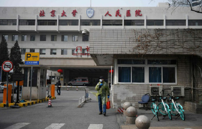 Hospital en Pekín donde se atienden casos de coronavirus. Foto Afp.