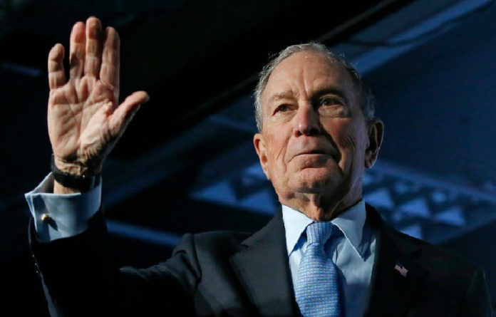 Mike Bloomberg es el principal contrincante de Bernie Sanders. Foto Ap.