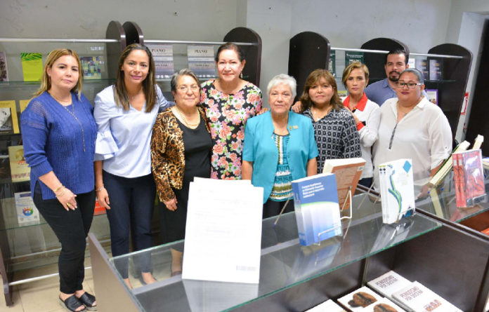 La doctora en Ciencias de los Alimentos y líder del proyecto, María Adelfa Aparicio Trápala, de la División Académica de Ciencias Agropecuarias (DACA), recordó que desde el 2015 se inició con la investigación “Comportamiento bioactivo de dos fórmulas elaboradas con extracto de plantas”.