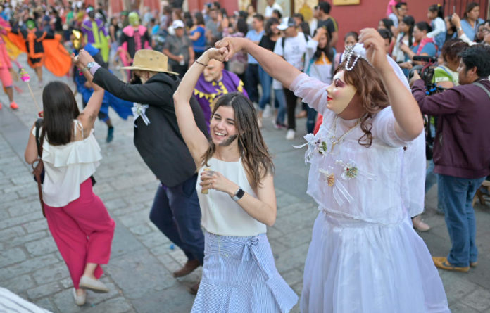 Detonando el potencial turístico de la ciudad capital se preservan las tradiciones oaxaqueñas y revive la cultura festiva previo a la temporada de la Cuaresma.