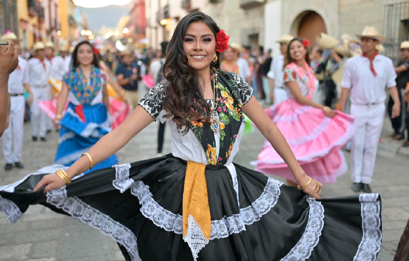 La Segunda Muestra de Carnavales de los Valles Centrales organizada por el Ayuntamiento de Oaxaca de Juárez, a través de la Dirección de Cultura y Turismo.