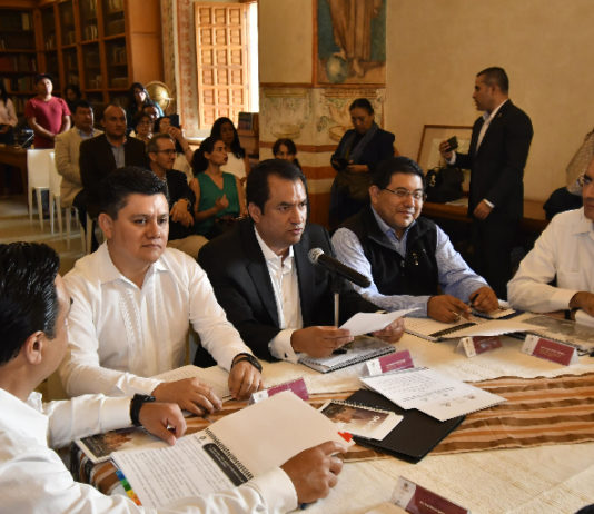 Ante las y los representantes de las 14 ciudades mexicanas Patrimonio Mundial, el edil reiteró su compromiso para impulsar el desarrollo sostenible de la capital oaxaqueña.