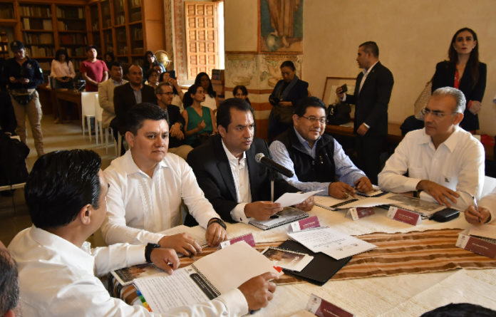 Ante las y los representantes de las 14 ciudades mexicanas Patrimonio Mundial, el edil reiteró su compromiso para impulsar el desarrollo sostenible de la capital oaxaqueña.