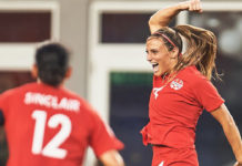 helina Zadorsky celebra su anotación, con la que el equipo canadiense selló la victoria.Foto tomada de la cuenta de Twitter @CanadaSoccerEN.