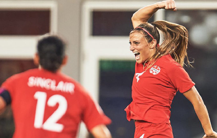 helina Zadorsky celebra su anotación, con la que el equipo canadiense selló la victoria.Foto tomada de la cuenta de Twitter @CanadaSoccerEN.