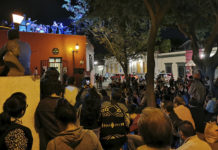 Desde la azotea de un local, cercano al mercado IV Centenario, el grupo Yestarday celebro 10 años de trayectoria.