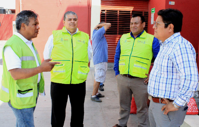 Llevan a cabo jornada del programa Mercado Limpio; cuentan con el apoyo de SAPAO y la Secretaría de Salud para realizar desazolve, limpieza, fumigación y lavado profundo de pasillos y locales.