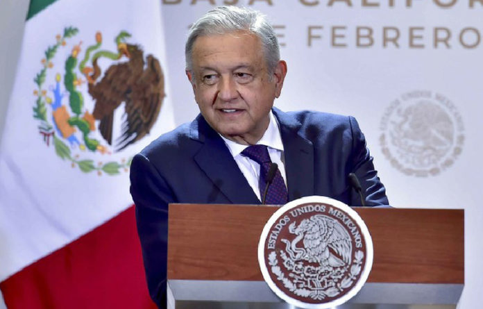 El presidente Andrés Manuel López Obrador durante la conferencia matutina en La Paz, Baja California. Foto Presidencia.