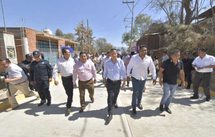 En la calle Felipe Ángeles, Sector 4, se realizó la pavimentación de 1,415.34 m2 con concreto hidráulico, se invirtieron 1 millón 686 mil 214 pesos y 29 centavos.