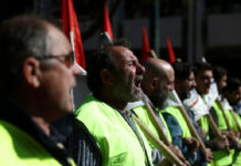 Unas 10 mil personas participaron en manifestaciones en Atenas, donde no se reportaron disturbios. Foto Ap.