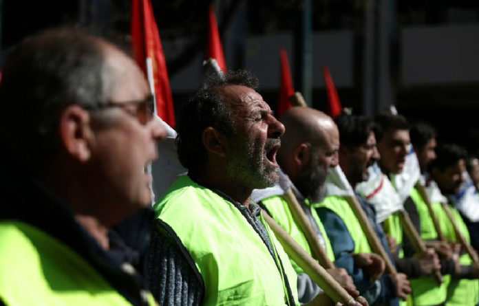 Unas 10 mil personas participaron en manifestaciones en Atenas, donde no se reportaron disturbios. Foto Ap.