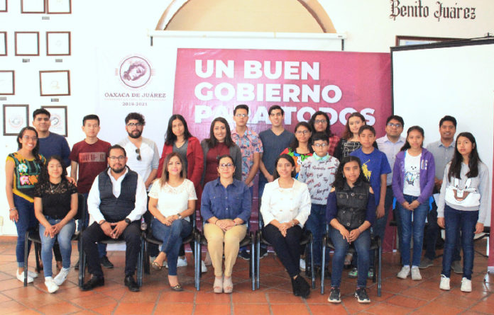 Con el taller Voces Jóvenes las y los participantes conocerán las estructuras del diálogo, contenidos del discurso, argumentación, así como la expresión verbal y corporal para garantizar una comunicación más efectiva.