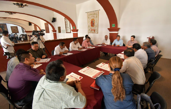 En reunión con las autoridades auxiliares, el edil capitalino reiteró la importancia de difundir las acciones de prevención en agencias y colonias.