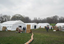 Quién iba a pensar que el país más rico del mundo tendría que instalar carpas sanitarias en el Central Park, de Nueva York, para atender a los paciente de Covid-19. Foto Afp.