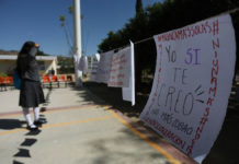 Alumnas colocaron las quejas en contra de los acoso del profesor del Cobao 39. Foto Jorge A. Pérez Alfonso.