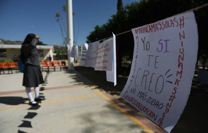 Alumnas colocaron las quejas en contra de los acoso del profesor del Cobao 39. Foto Jorge A. Pérez Alfonso.