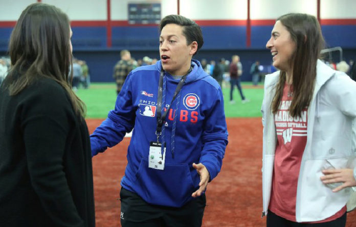 Rachel Folden es la entrenadora principal de bateo del equipo de novatos de los Cachorros de Chicago. Foto Ap.