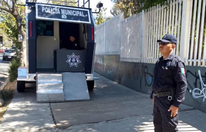 Por instrucciones del Presidente Municipal, elementos policíacos ponen especial énfasis en horas de entrada y salida de estudiantes, así como constantes rondines en vialidades adyacentes.