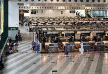 Vista general de una desierta terminal del aeropuerto de Milán-Malpensa. Foto Afp.