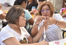 Imparten en el Palacio Municipal el taller de Elaboración de Arreglos Florales que posibilita el autoempleo y abre opciones para contribuir a la economía de las familias capitalinas.