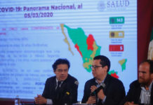 El titular de la CCINSHAE, Gustavo Reyes Terán (izq), el director general de Epidemiología, José Luis Alomia Zegarra (c) y el director general del Cenaprece, Ruy López Rosaura (der) durante conferencia de prensa. Foto Guillermo Sologuren.