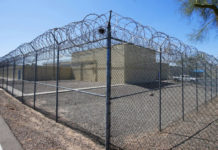 La Alta Comisaria para los derechos humanos de la ONU, Michelle Bachelet, pidió la urgente reducción del número de presidiarios alrededor del mundo. En la imagen, la prisión de Maricopa en Phoenix. Foto Ap.