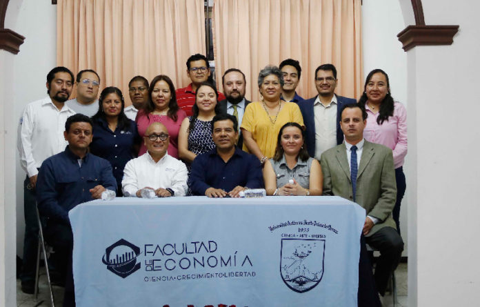 Equipo conformado por: Ernestina Guadalupe Benítez Puente de la Universidad Autónoma del Estado de Morelos, César Osvaldo Moctezuma García de la UNAM y Rubén Macías Acosta de la Universidad Autónoma de Aguascalientes.