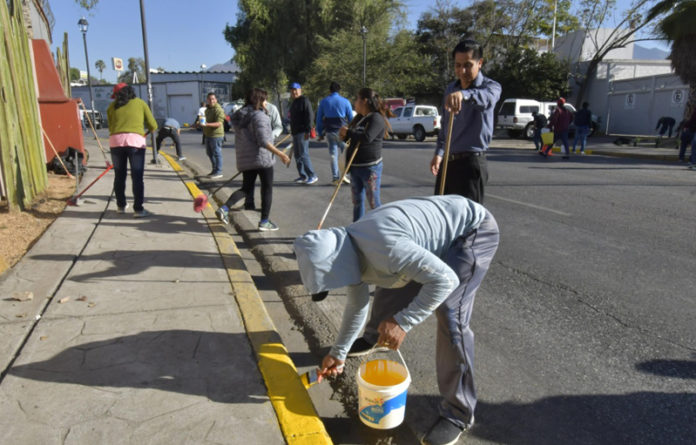 En el Quinto Tequio “Oaxaca Vives en mi Corazón”, se realizaron labores para la conservación de la representativa vialidad citadina; se sembraron 100 plantas aromáticas de lavanda y romero en áreas verdes.