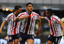 Alan Pulido festeja su anotación contra el América Foto Víctor Camacho/ Archivo.