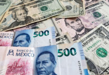 De acuerdo con el Banco de México, la moneda mexicana culminó la sesión con una caída de 28 centavos, al cotizar en 24.15 pesos por dólar.