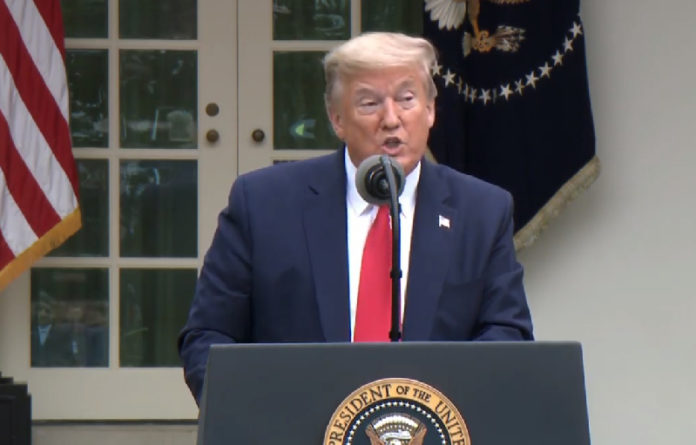 El presidente Trump anunció el martes en la Casa Blanca la decisión del gobierno de EE.UU. de retirar el financiamiento a la Organización Mundial de la Salud (OMS). Foto: Captura de Pantalla.