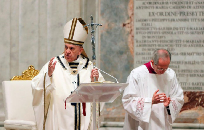 El Papa Francisco durante la misa. Foto Afp.