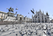 El cantante de ópera italiano Andrea Bocelli actuará el Domingo de Pascua desde un vacío Duomo de Milán. Foto Ap.