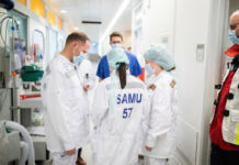 Brigada sanitaria de atención a pacientes de Covid-19. Foto Ap.