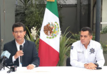 El Fiscal General del Estado, Rubén Vasconcelos Méndez, junto al Secretario de Seguridad Pública de Oaxaca, Ernesto Salcedo Rosales, informó que Juan Antonio. V. C. decidió entregarse en las instalaciones del Centro de Comando, Control y Comunicación C4.